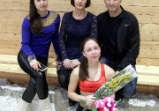 победительница турнира Аделя Ахметова с родителями и родственниками