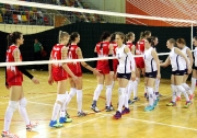 рукопожатия перед финальной игрой между командами Москвы и Свердловской области